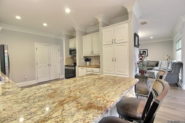 12578 N Lakeshore Dr, Walker, LA 70785