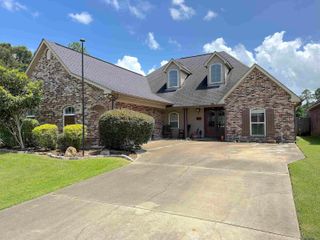 12578 N Lakeshore Dr, Walker, LA 70785