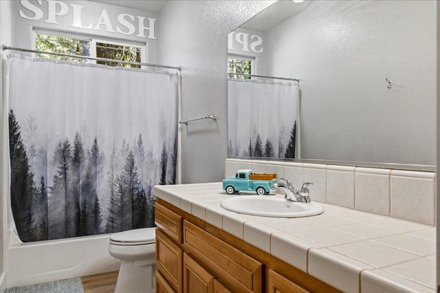 13580 Forest Park Ln, Grass Valley, CA 95945