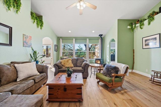 13580 Forest Park Ln, Grass Valley, CA 95945