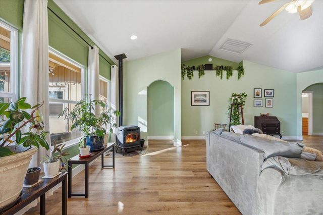 13580 Forest Park Ln, Grass Valley, CA 95945