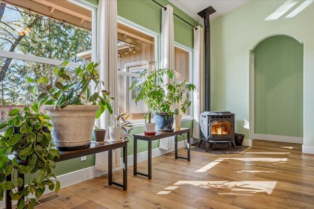 13580 Forest Park Ln, Grass Valley, CA 95945