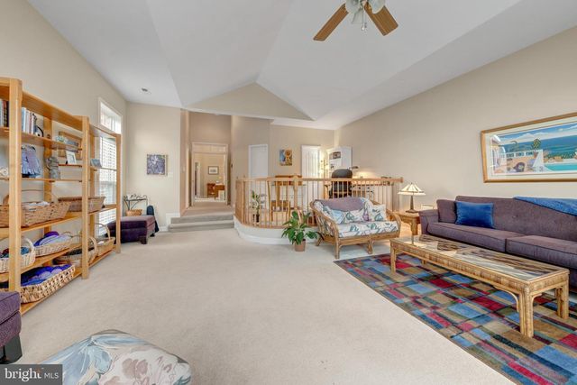 1925 LOGAN MANOR DR, Reston, VA 20190