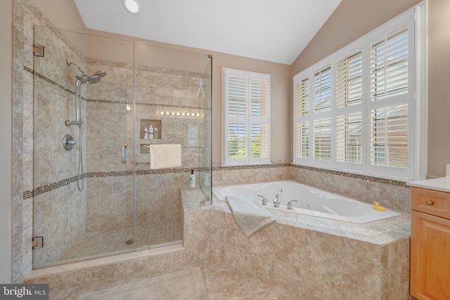 1925 LOGAN MANOR DR, Reston, VA 20190