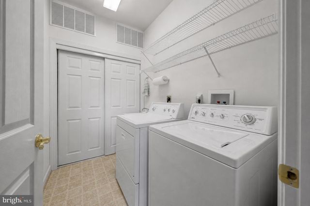 1925 LOGAN MANOR DR, Reston, VA 20190