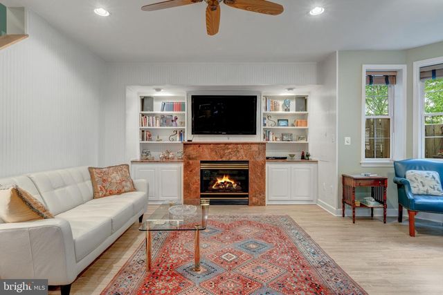 1925 LOGAN MANOR DR, Reston, VA 20190