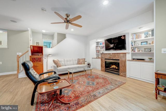 1925 LOGAN MANOR DR, Reston, VA 20190