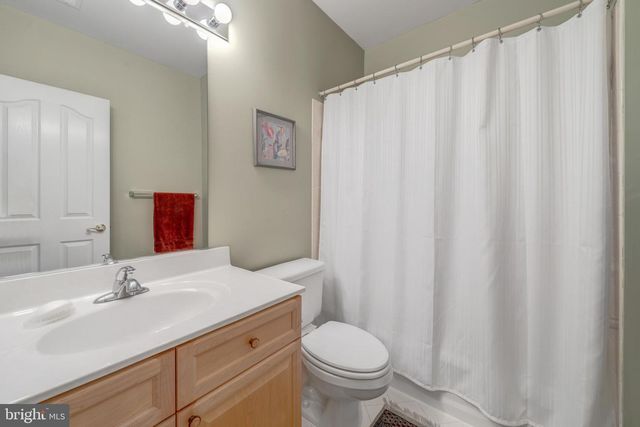 1925 LOGAN MANOR DR, Reston, VA 20190