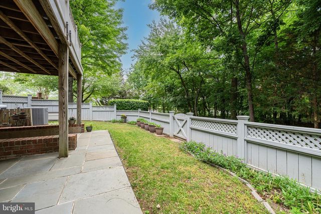 1925 LOGAN MANOR DR, Reston, VA 20190