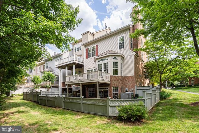 1925 LOGAN MANOR DR, Reston, VA 20190