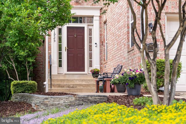 1925 LOGAN MANOR DR, Reston, VA 20190