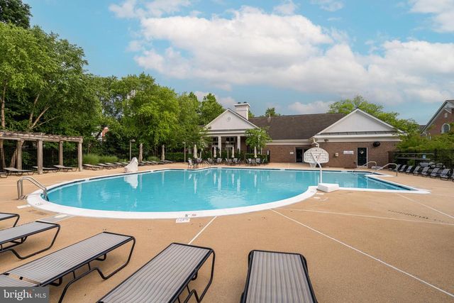 1925 LOGAN MANOR DR, Reston, VA 20190