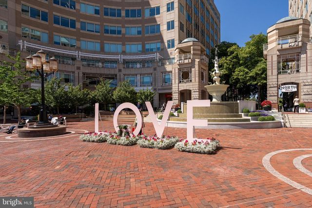 1925 LOGAN MANOR DR, Reston, VA 20190