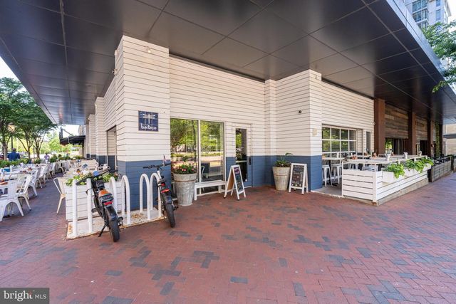 1925 LOGAN MANOR DR, Reston, VA 20190