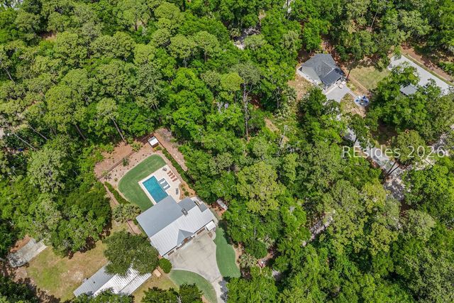 10 Crystal Beach Ln, Bluffton, SC 29910