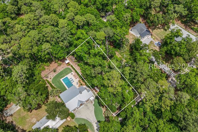 10 Crystal Beach Ln, Bluffton, SC 29910