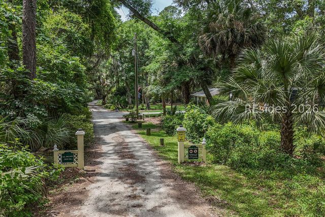 10 Crystal Beach Ln, Bluffton, SC 29910
