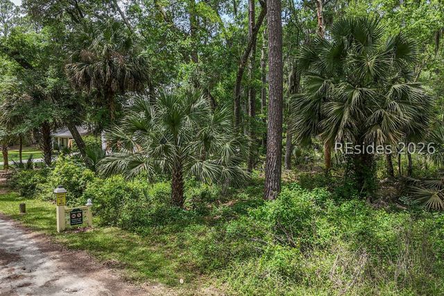 10 Crystal Beach Ln, Bluffton, SC 29910