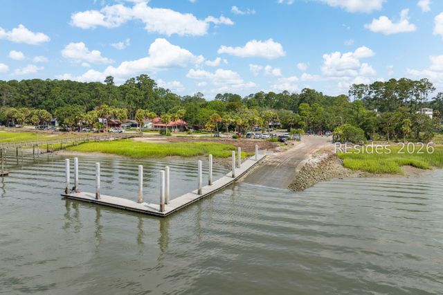 10 Crystal Beach Ln, Bluffton, SC 29910