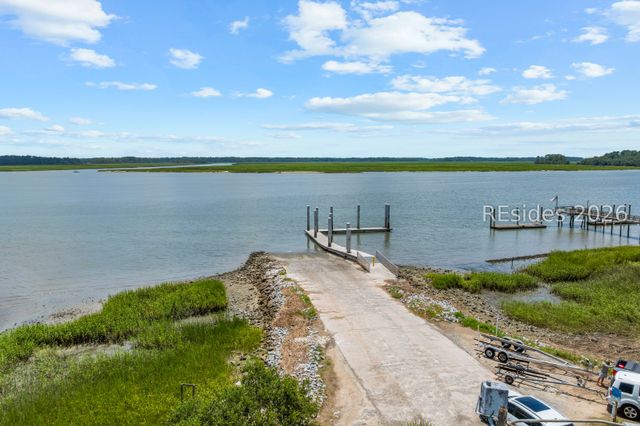 10 Crystal Beach Ln, Bluffton, SC 29910