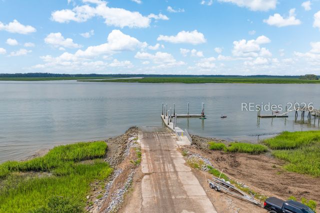 10 Crystal Beach Ln, Bluffton, SC 29910