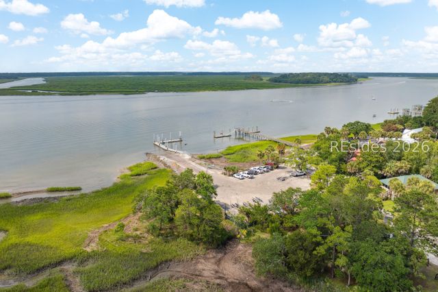 10 Crystal Beach Ln, Bluffton, SC 29910