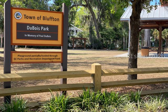 10 Crystal Beach Ln, Bluffton, SC 29910