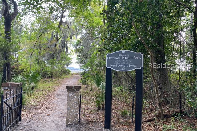 10 Crystal Beach Ln, Bluffton, SC 29910