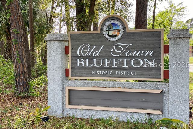 10 Crystal Beach Ln, Bluffton, SC 29910