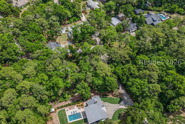 10 Crystal Beach Ln, Bluffton, SC 29910