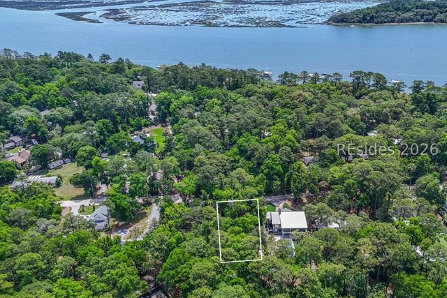 10 Crystal Beach Ln, Bluffton, SC 29910
