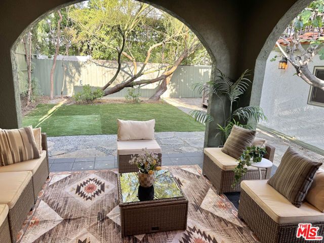 636 N Curson Avenue, Los Angeles, CA 90036