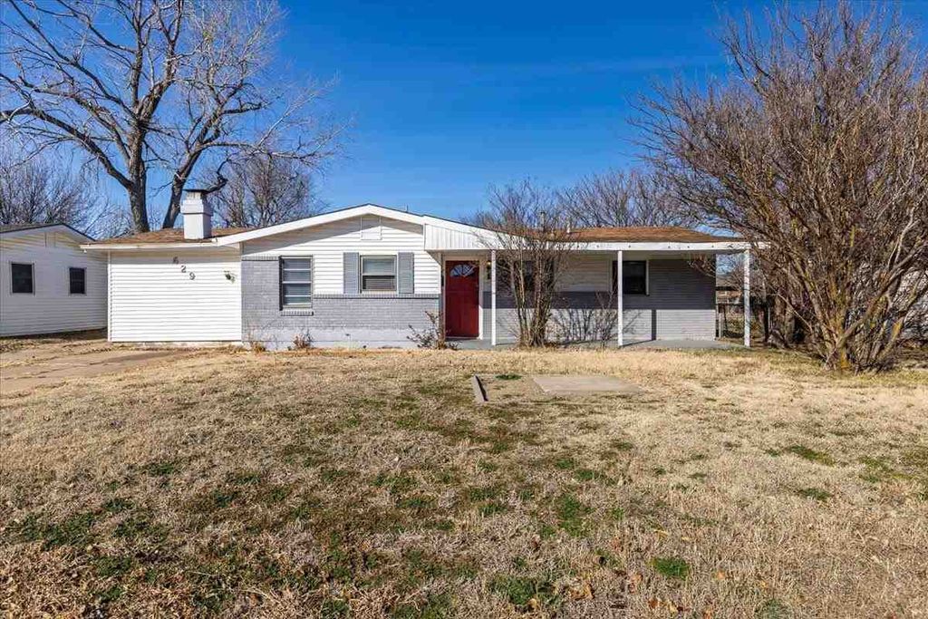 629 SW 45th St, Lawton, OK 73505