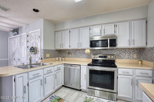 2624 SHARPSBURG Court, Middleburg, FL 32068