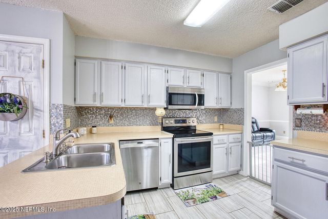 2624 SHARPSBURG Court, Middleburg, FL 32068