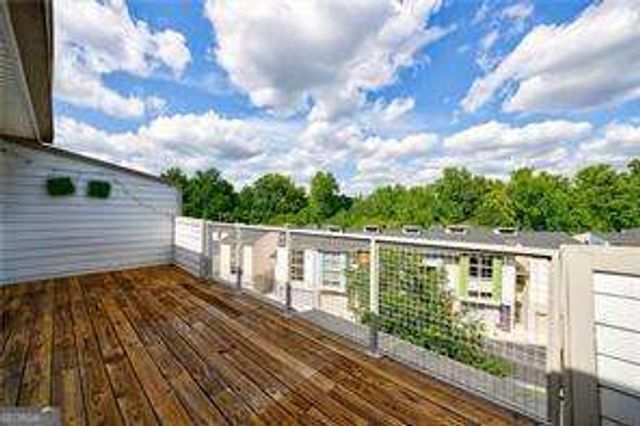 1380 Stirling Circle NW 26, Atlanta, GA 30318