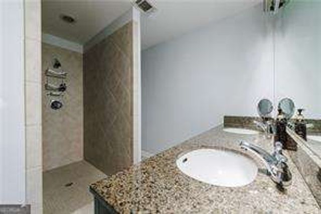 1380 Stirling Circle NW 26, Atlanta, GA 30318