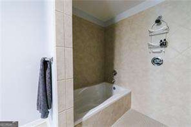 1380 Stirling Circle NW 26, Atlanta, GA 30318