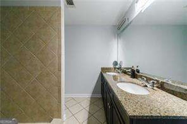 1380 Stirling Circle NW 26, Atlanta, GA 30318