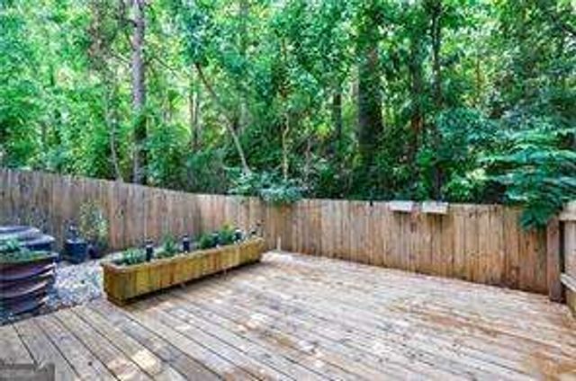 1380 Stirling Circle NW 26, Atlanta, GA 30318