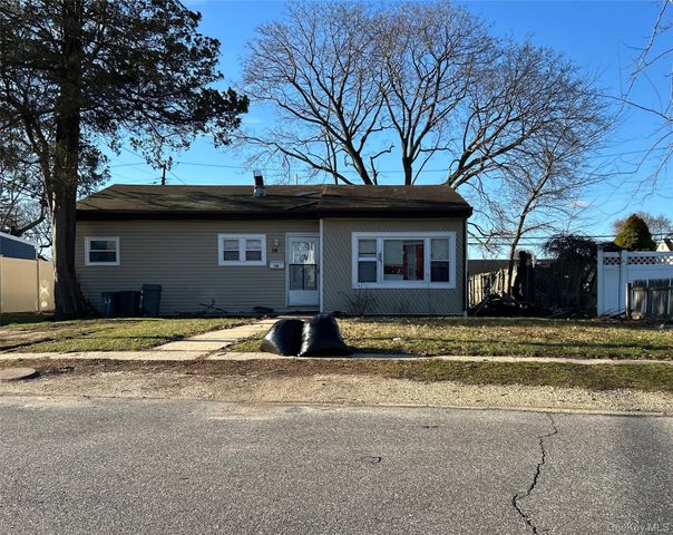 14 Chevy Chase, Amityville, NY 11701