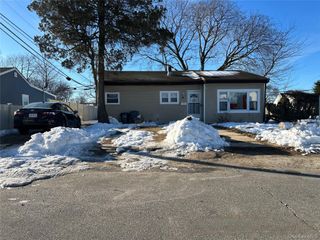 14 Chevy Chase, Amityville, NY 11701