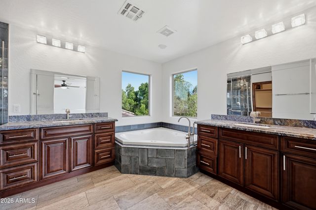 563 E KRISTA Way, Tempe, AZ 85284