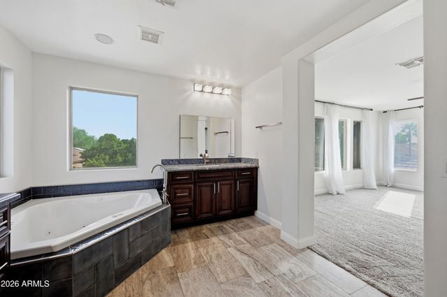 563 E KRISTA Way, Tempe, AZ 85284
