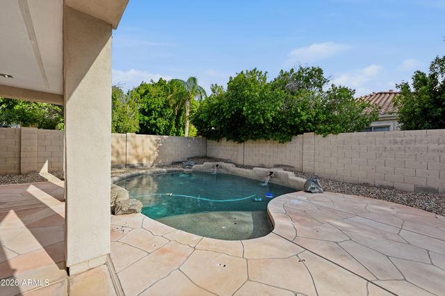 563 E KRISTA Way, Tempe, AZ 85284