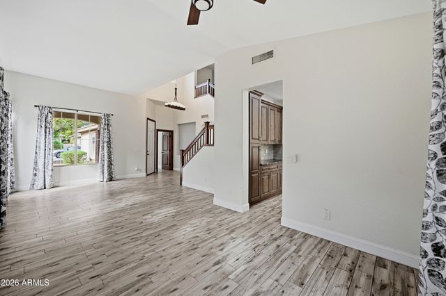 563 E KRISTA Way, Tempe, AZ 85284
