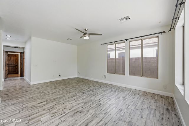 563 E KRISTA Way, Tempe, AZ 85284