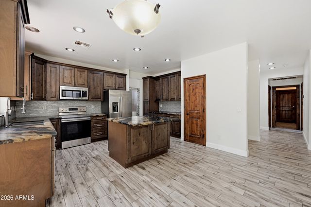 563 E KRISTA Way, Tempe, AZ 85284