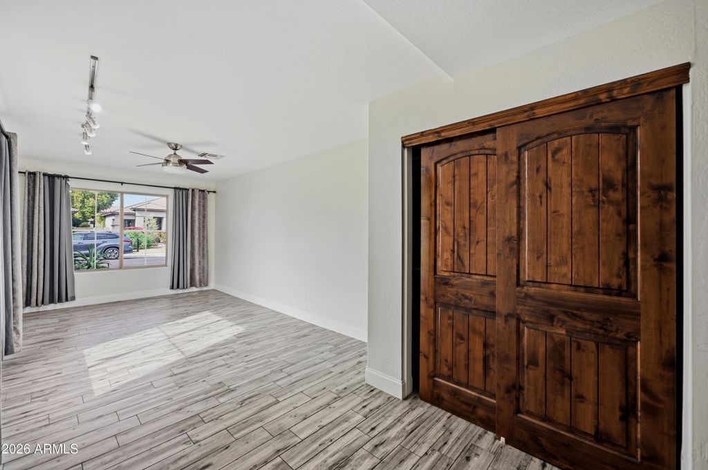 563 E KRISTA Way, Tempe, AZ 85284 — photo 3