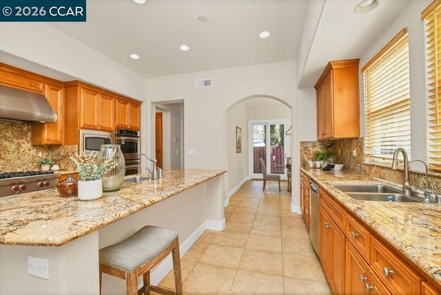 1077 Laguna Creek Ln, Pleasanton, CA 94566